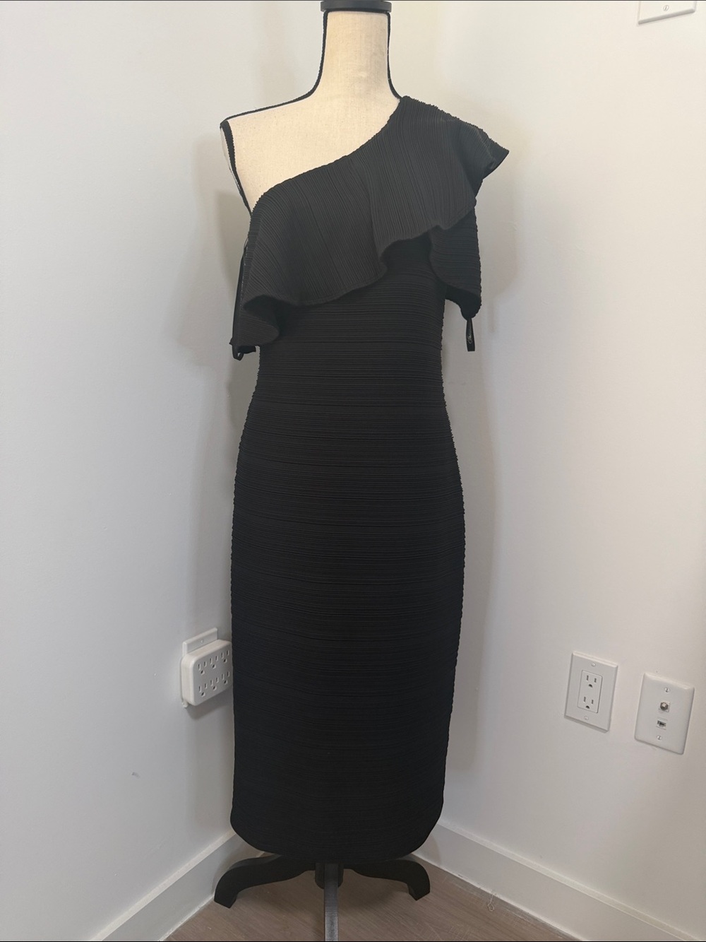 NWT Shoshanna Black One Shoulder Textured Bodycon Midi Dress. Sz 10